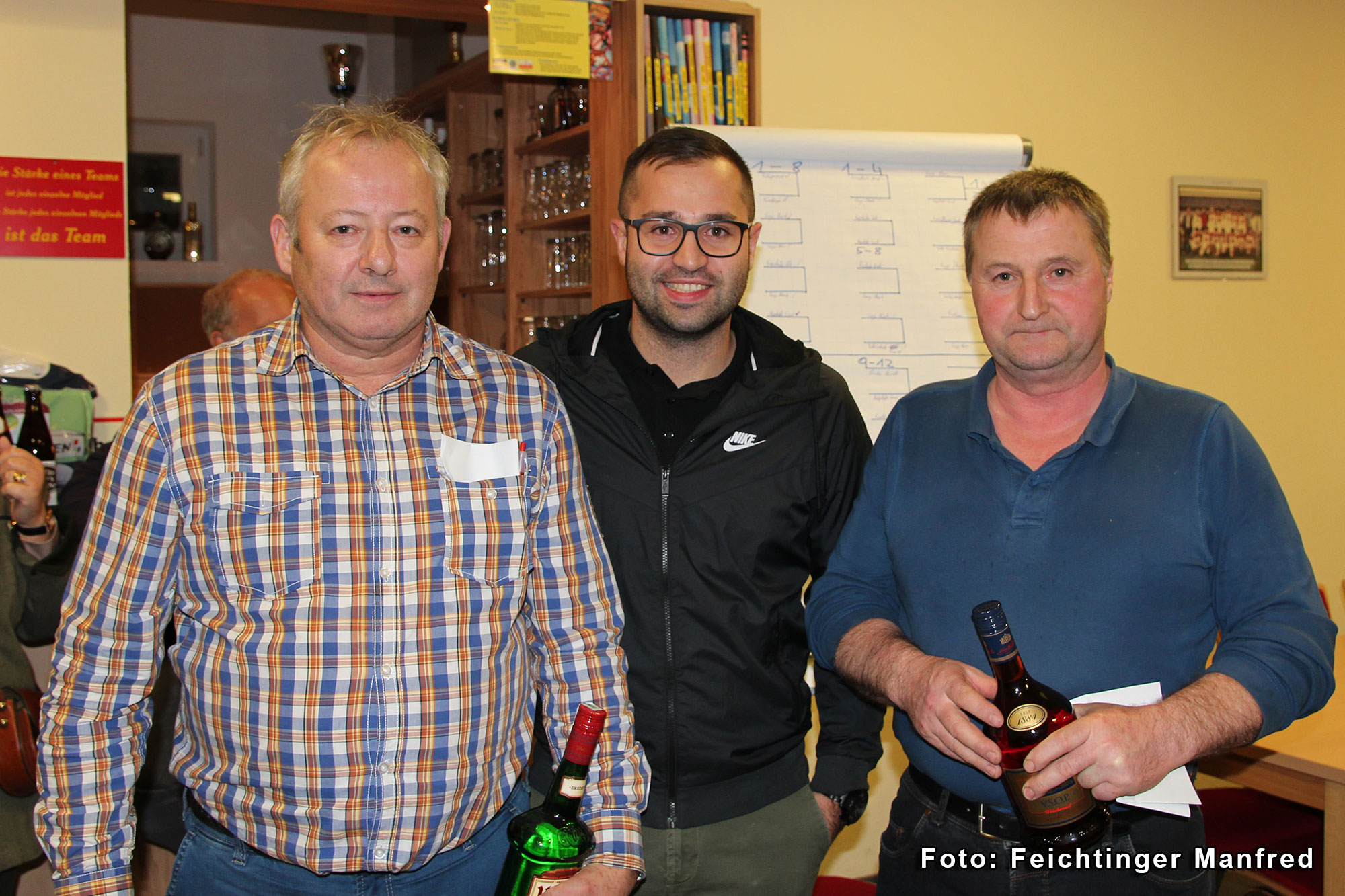 Platz 2 (links) Hans Lang und Sieger Ernst Mayrhofer (rechts) mit Manuel Waldl (Veranstaltungsteam)